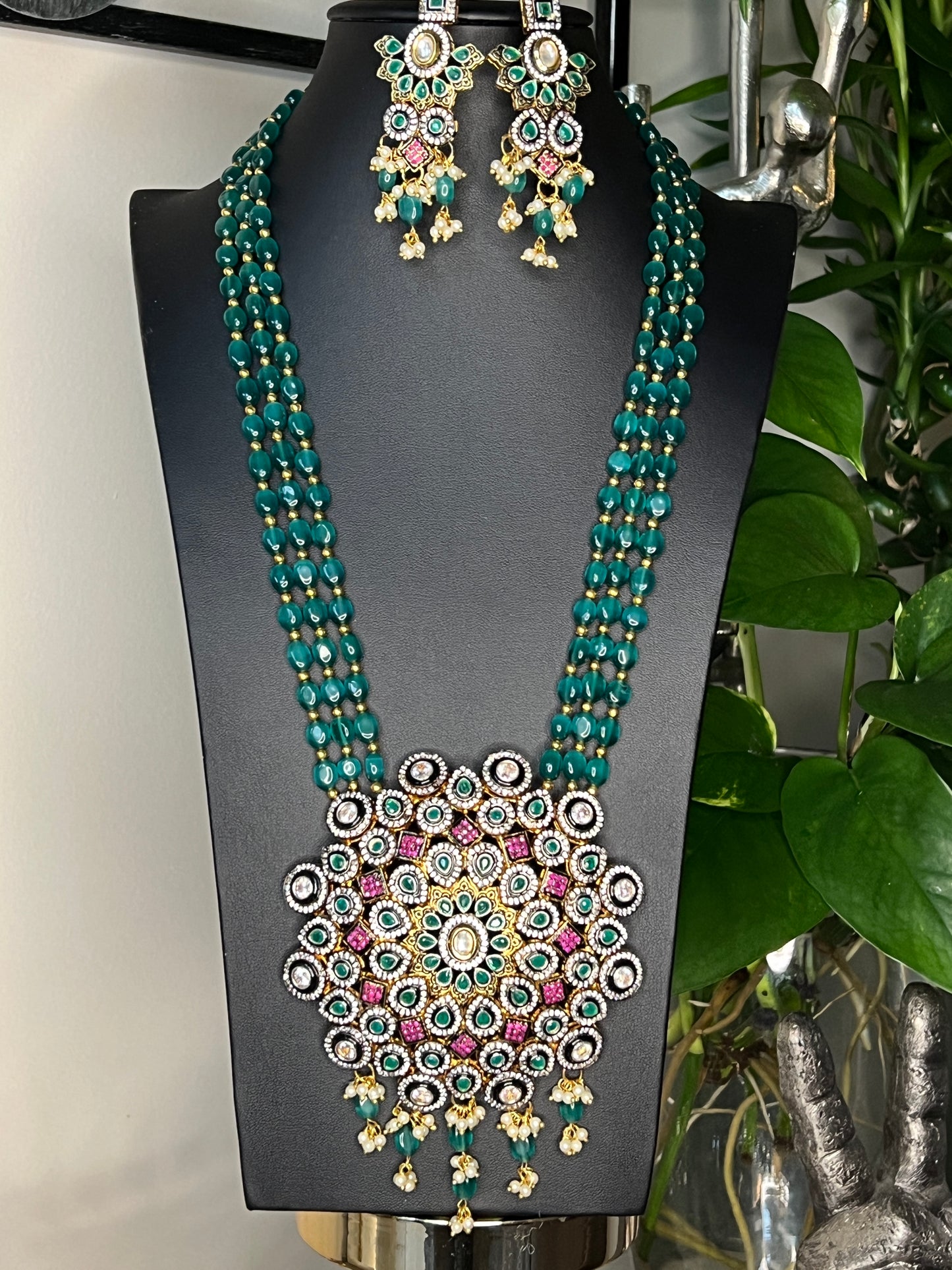 Green Jadau Long Necklace with beads