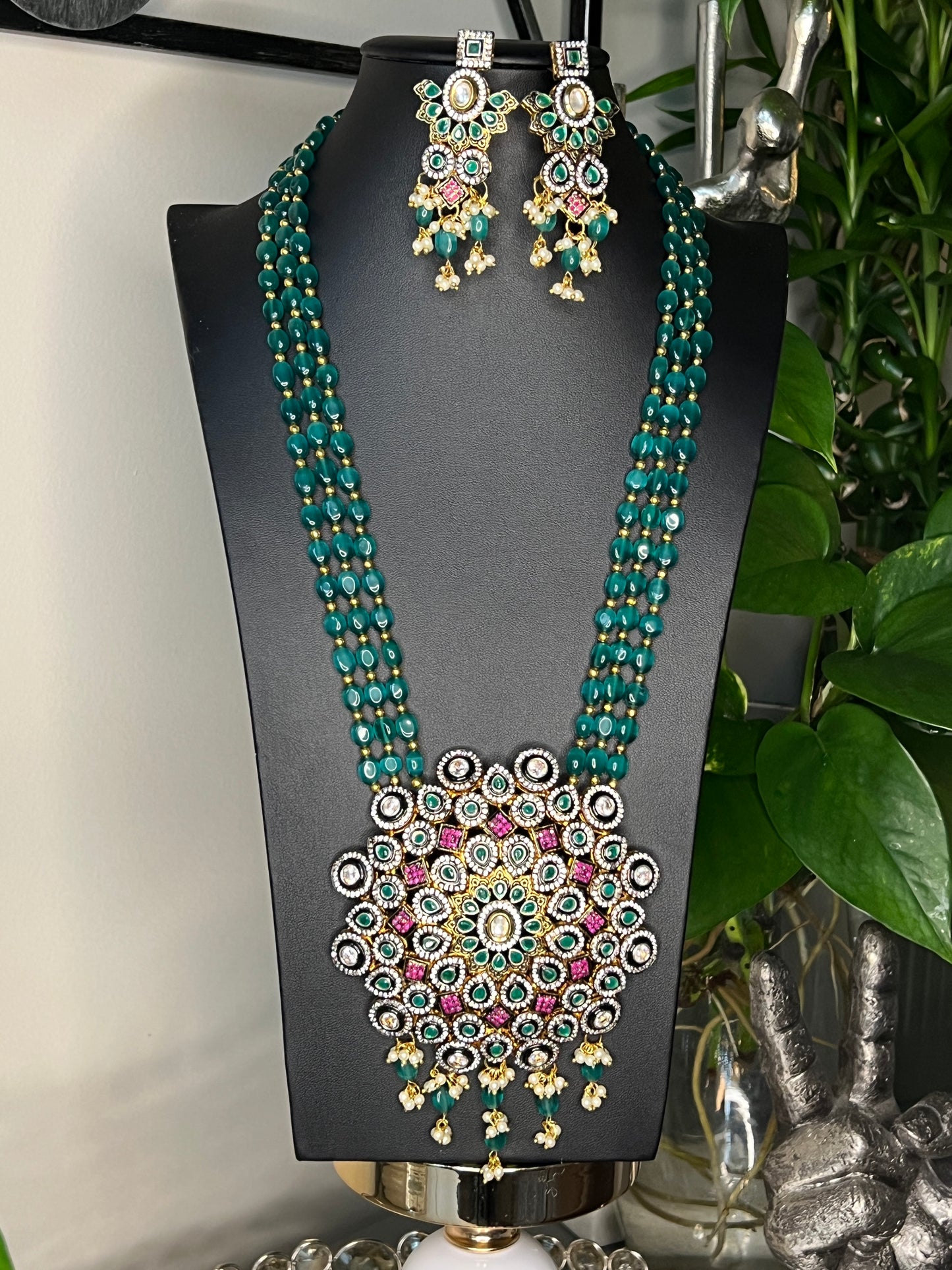 Green Jadau Long Necklace with beads