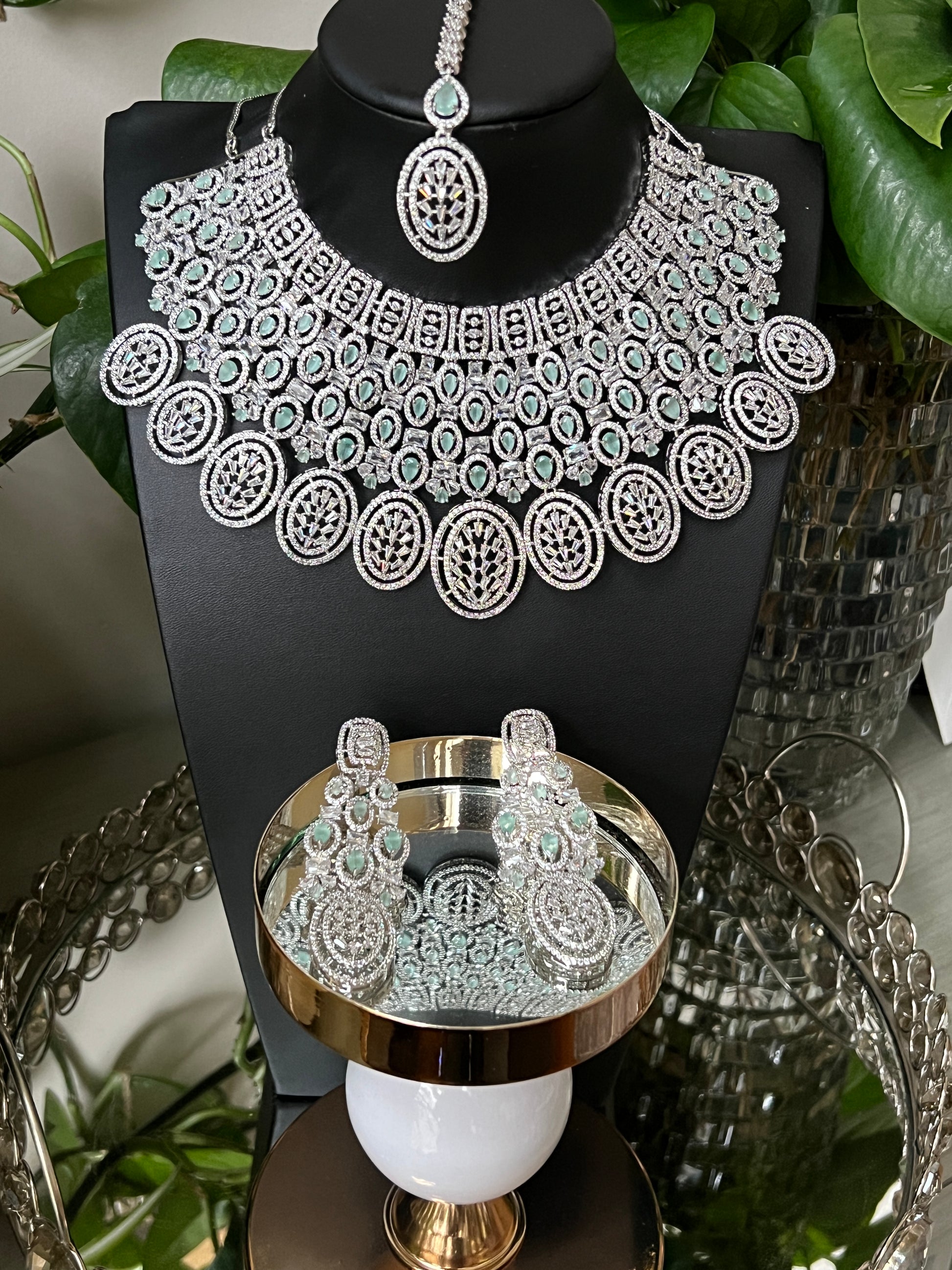 Diamond look necklace set Clearance