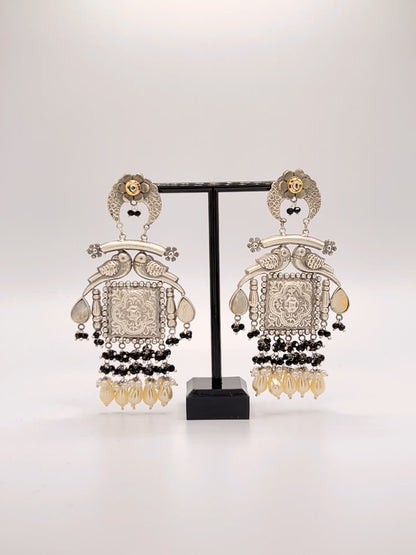 Reva Square earrings with pearls and black beads